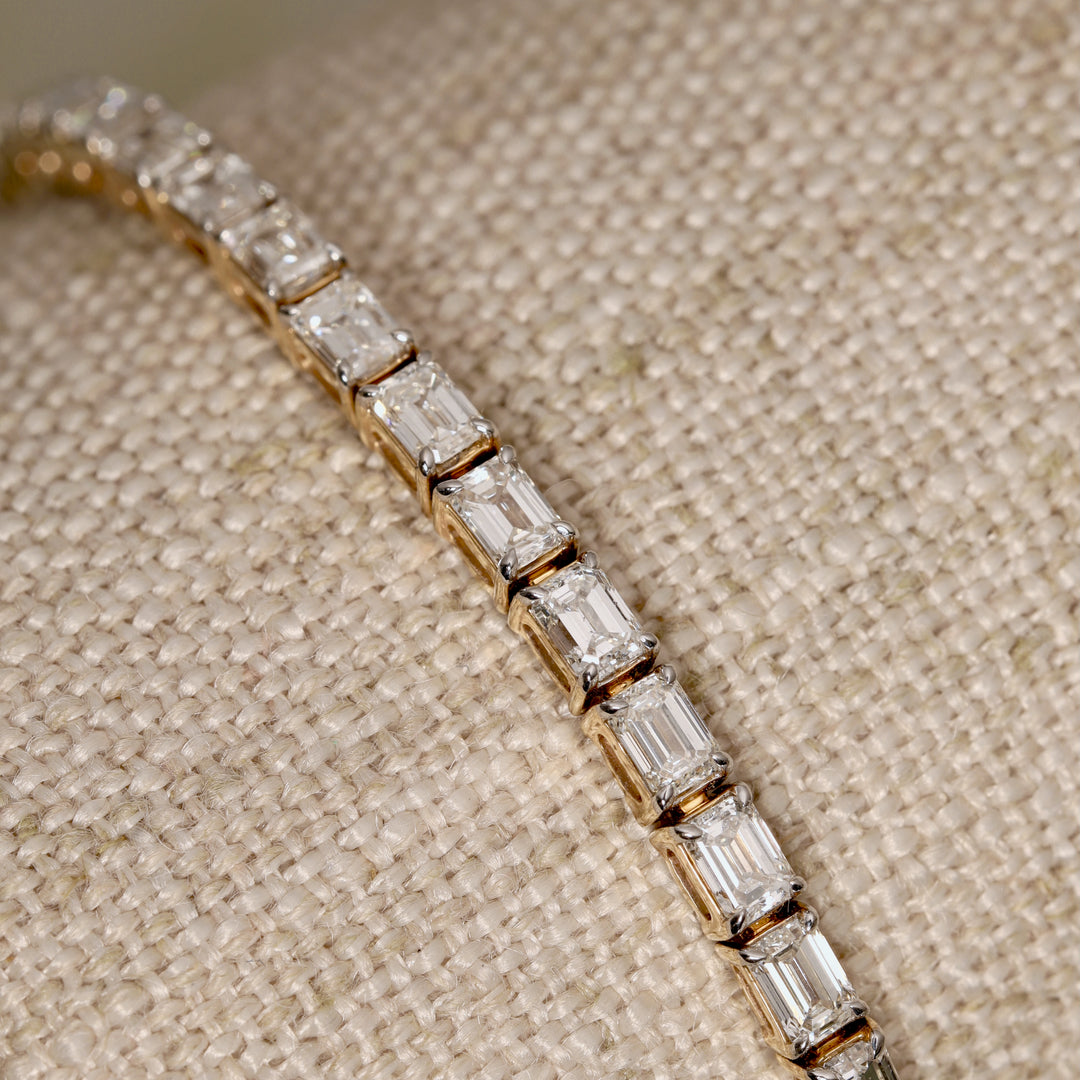 Natural Emerald Cut Diamond Tennis Bracelet in Yellow Gold