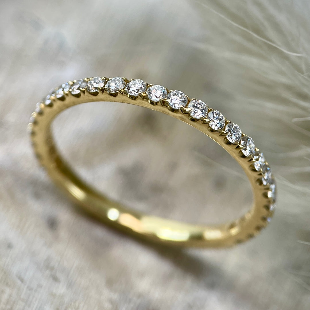 18K Yellow Gold Diamond Band