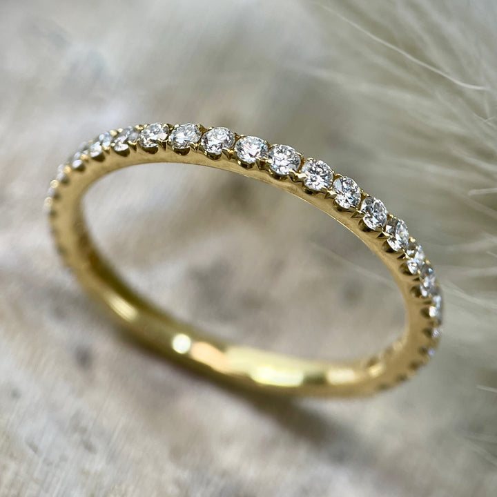 18K Yellow Gold Diamond Band